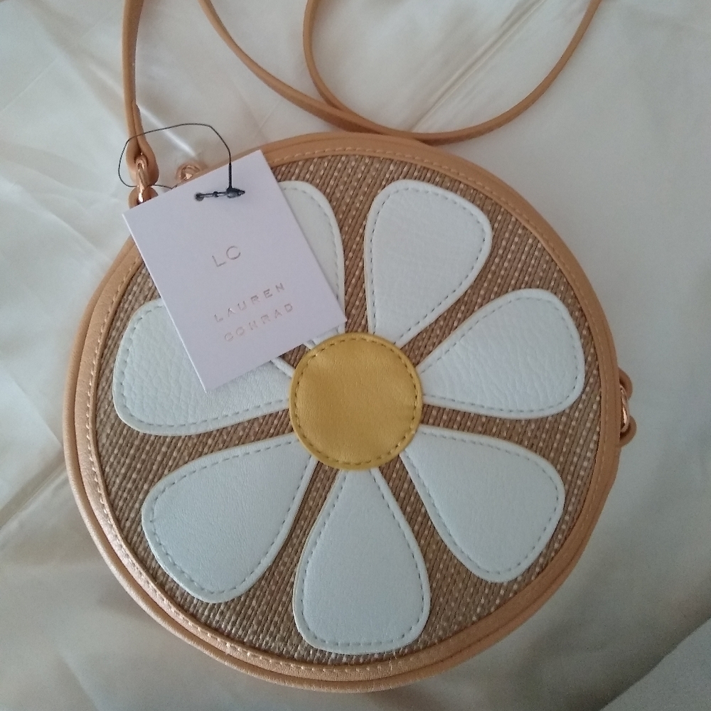 NEW! LC Lauren Conrad Purse Daisy Accent. - Picture 1 of 6